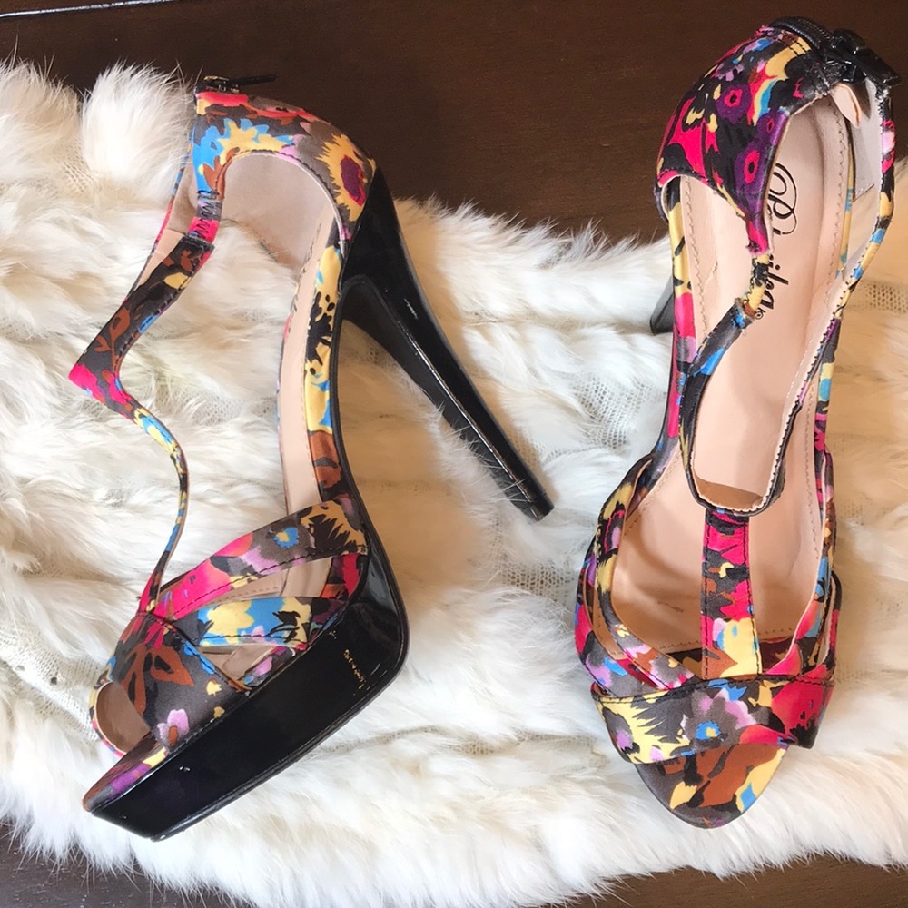 Peep Toe Flower Heels. Size 8. Great Condition!
